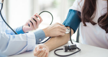 In Deutschland gibt es fast 25 Millionen Betroffene mit Bluthochdruck und viele, die von ihrem Leiden nichts ahnen | Chompoo Suriyo/shutterstock.com